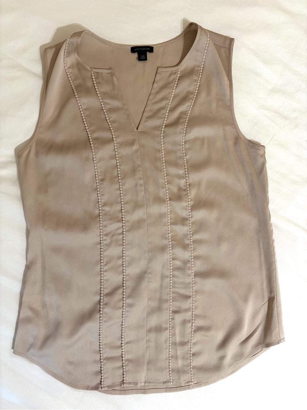 Ann Taylor Beige Satin Sleeveless V-Neck Shell Blouse with Beaded Trim – Size XS
